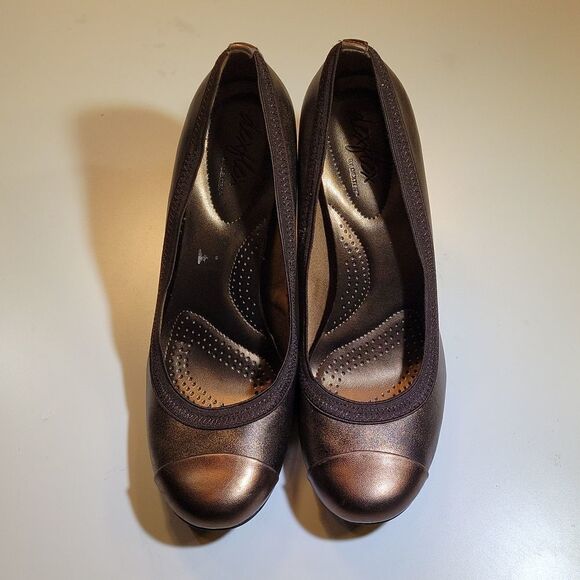 DEXFLEX BY DEXFLEX COMFORT ROUND TOE SLIP-ON HIGH HEEL PUMP SHOES - Picture 3 of 16